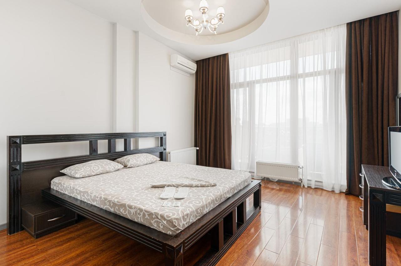 Arcadia Palace 2-Bedrooms Apartment With Terrace Odesa Exterior photo